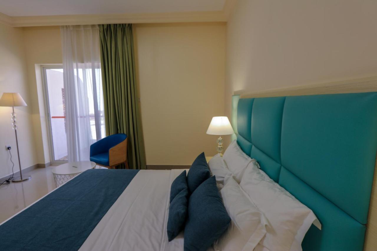 Bm Beach Resort Ras al-Khaimah Exteriör bild